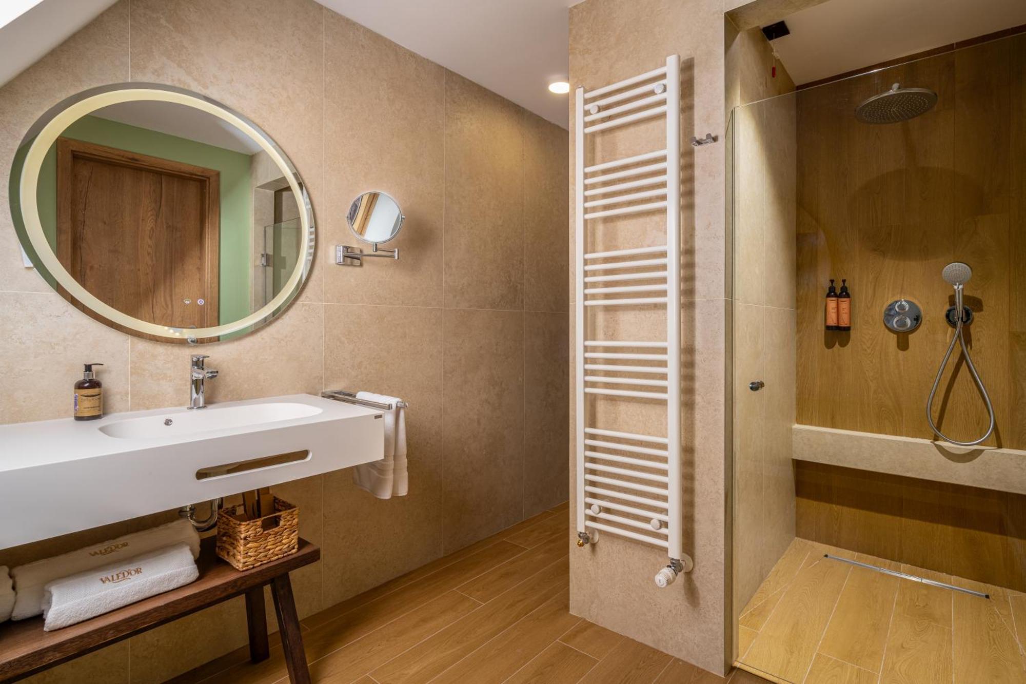 Hotel Valedor Boutique & Spa Szászbuda Kültér fotó